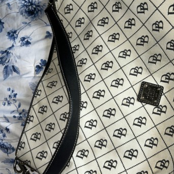 Dooney & Bourke White Black Quilt Logo Canvas Shoulder Bag Handbag Tote - Picture 6 of 14